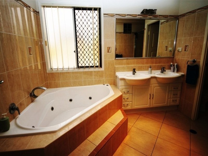 12 Dolphin Terrace, South Gladstone QLD 4680