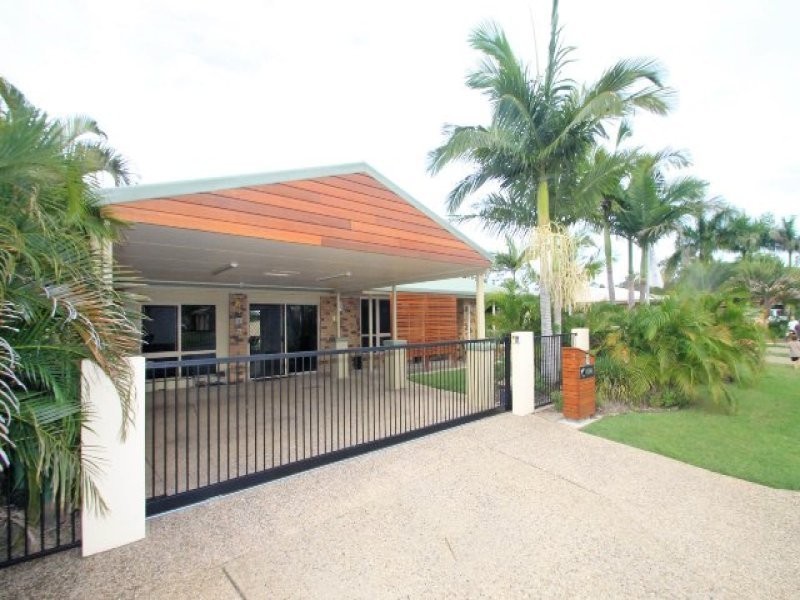 9 Emmadale Drive, New Auckland QLD 4680