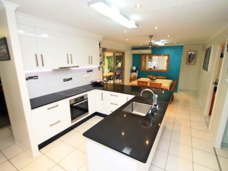 9 Emmadale Drive, New Auckland QLD 4680