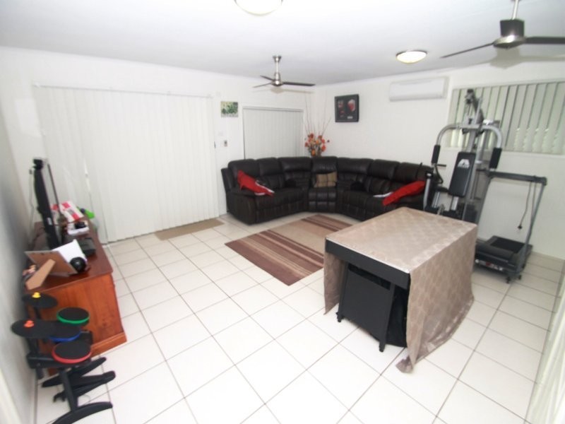 9 Emmadale Drive, New Auckland QLD 4680