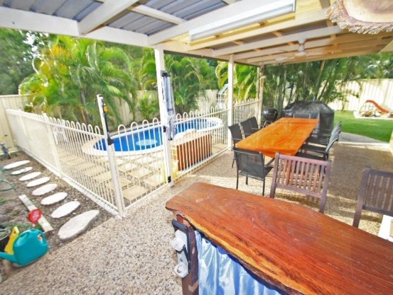 9 Emmadale Drive, New Auckland QLD 4680