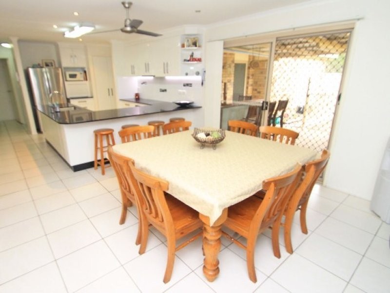 9 Emmadale Drive, New Auckland QLD 4680