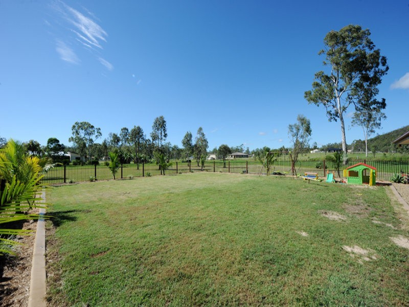 13 Libby Close, Burua QLD 4680