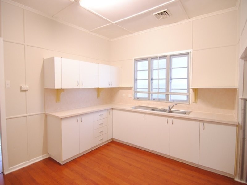 10 Bonar Street, South Gladstone QLD 4680