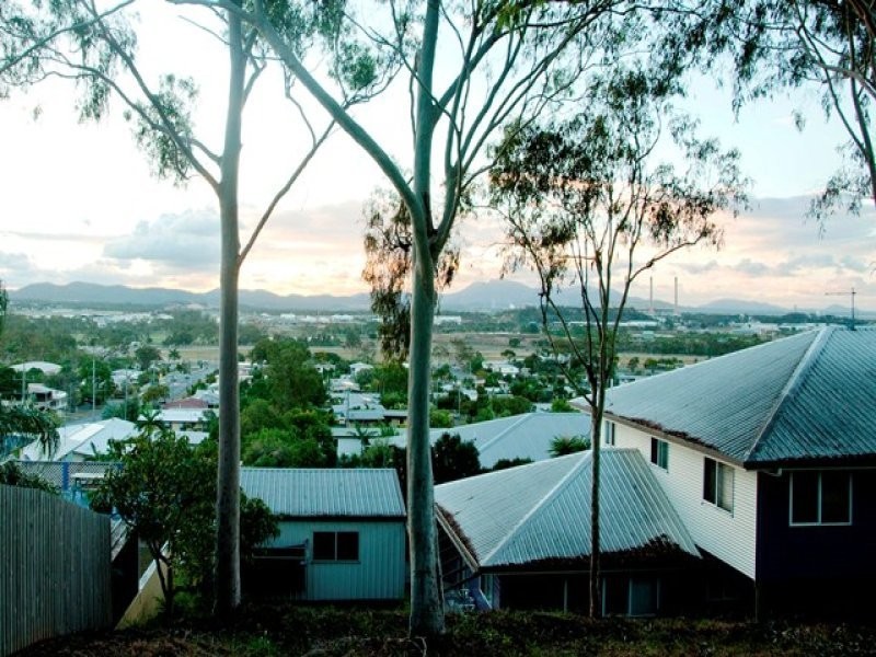 35 Smith Street, West Gladstone QLD 4680