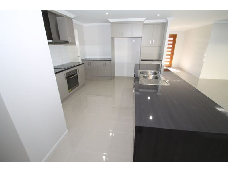 1 Briffney Street, Kirkwood QLD 4680