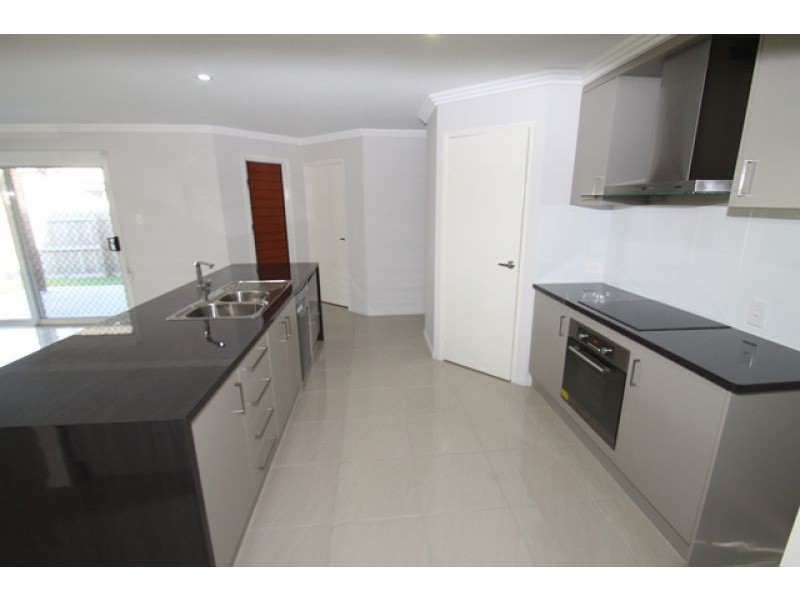 1 Briffney Street, Kirkwood QLD 4680