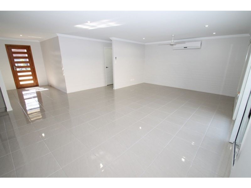 1 Briffney Street, Kirkwood QLD 4680