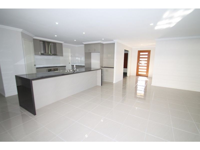 1 Briffney Street, Kirkwood QLD 4680