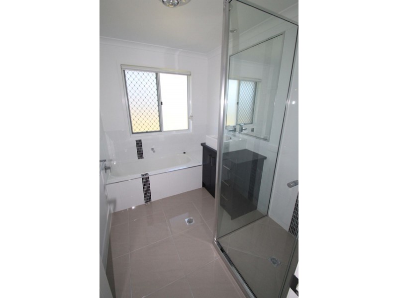 1 Briffney Street, Kirkwood QLD 4680