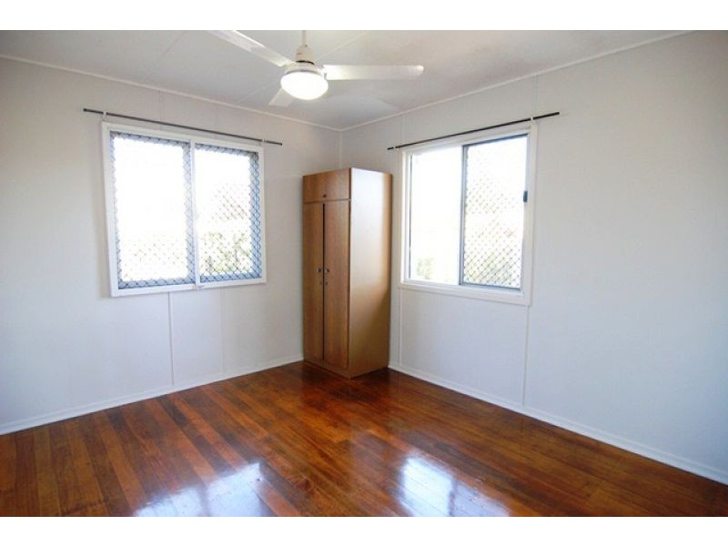 19 Moura Cres, Barney Point QLD 4680