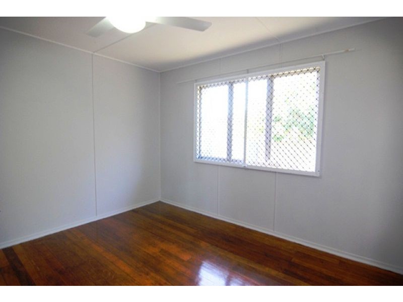 19 Moura Cres, Barney Point QLD 4680