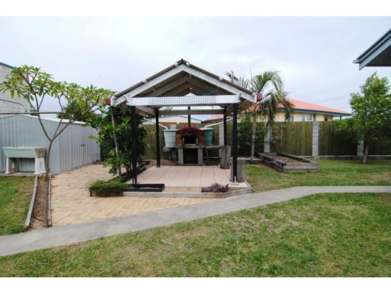 19 Moura Cres, Barney Point QLD 4680