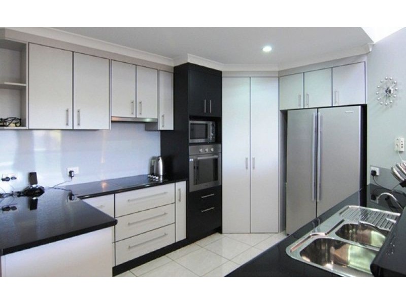 15 Liriope Drive, Kirkwood QLD 4680