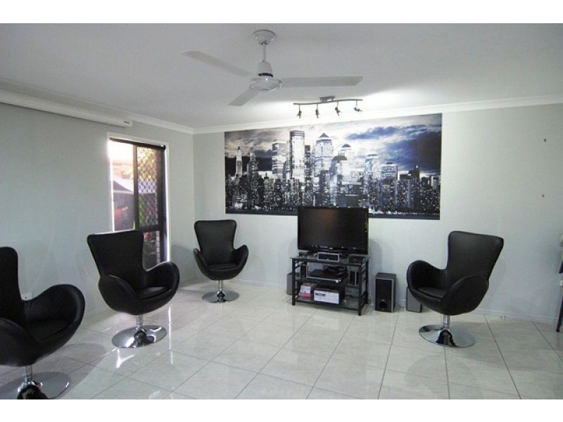 15 Liriope Drive, Kirkwood QLD 4680