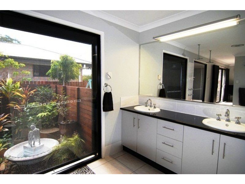 15 Liriope Drive, Kirkwood QLD 4680