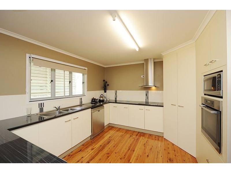 27 Pine Avenue, West Gladstone QLD 4680