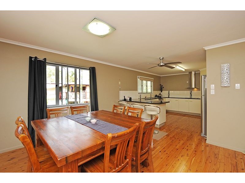 27 Pine Avenue, West Gladstone QLD 4680