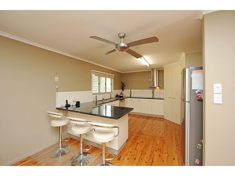 27 Pine Avenue, West Gladstone QLD 4680