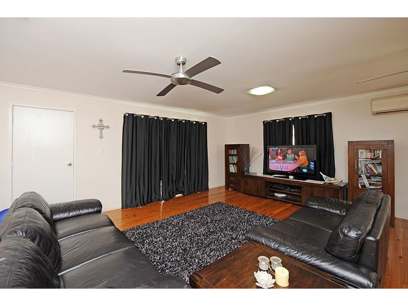 27 Pine Avenue, West Gladstone QLD 4680