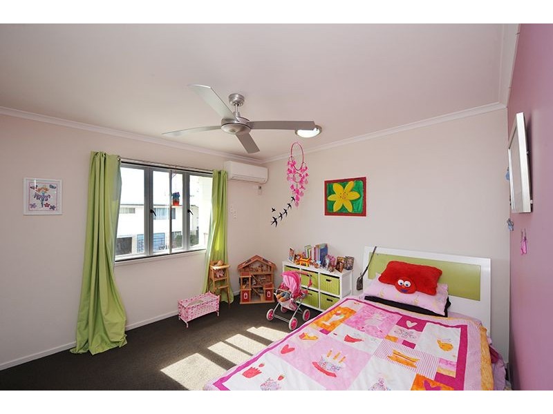 27 Pine Avenue, West Gladstone QLD 4680