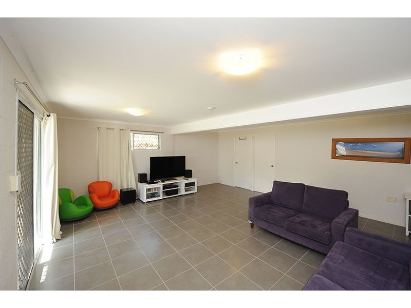 27 Pine Avenue, West Gladstone QLD 4680