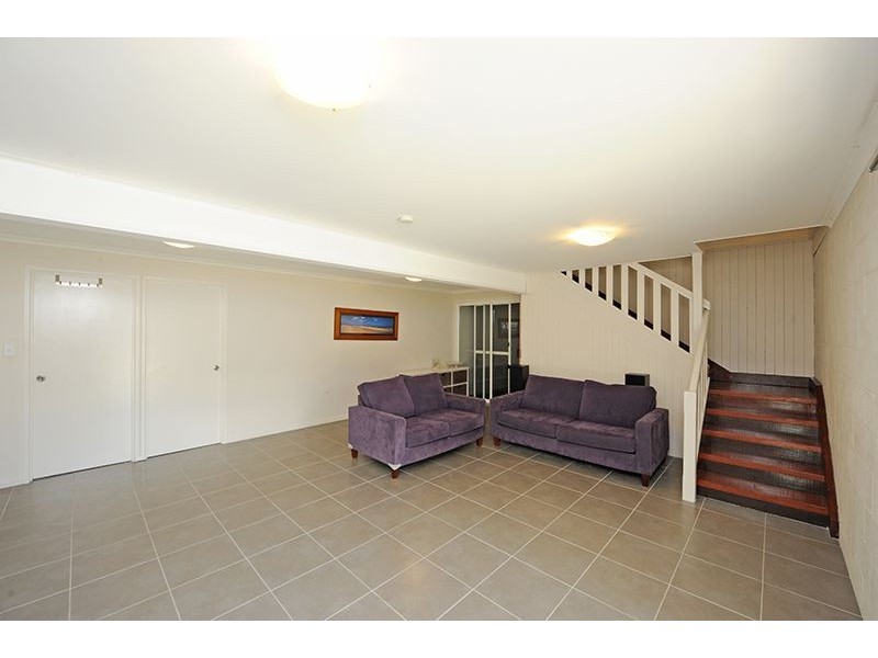 27 Pine Avenue, West Gladstone QLD 4680