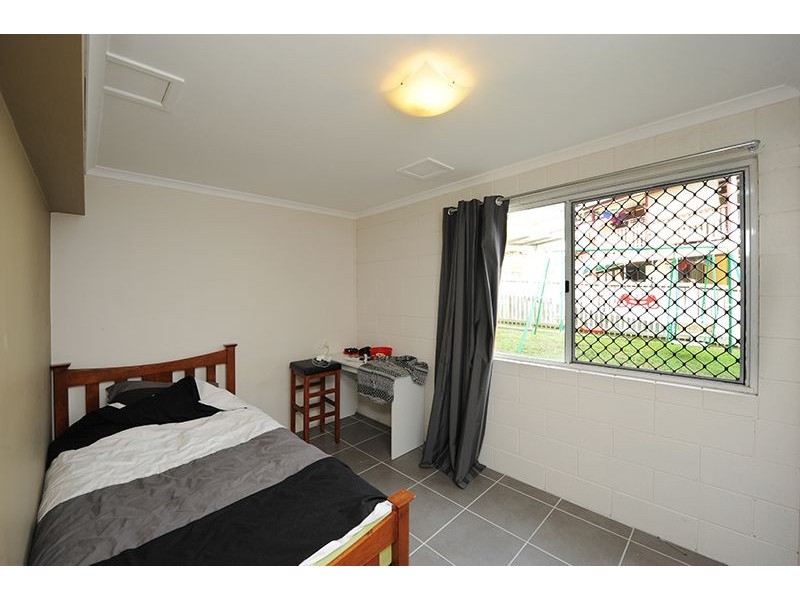 27 Pine Avenue, West Gladstone QLD 4680