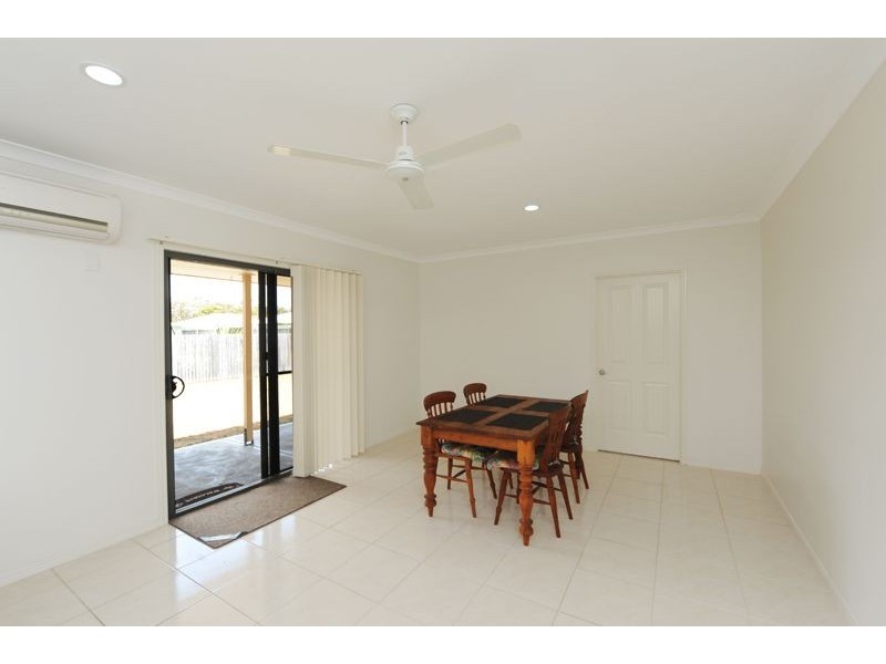 90 Emmadale Drive, New Auckland QLD 4680