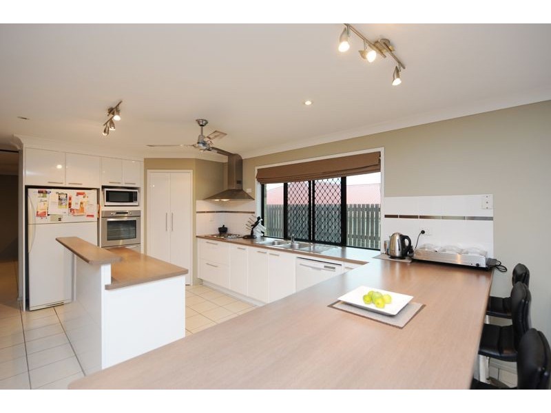 14 Viewpoint Way, New Auckland QLD 4680