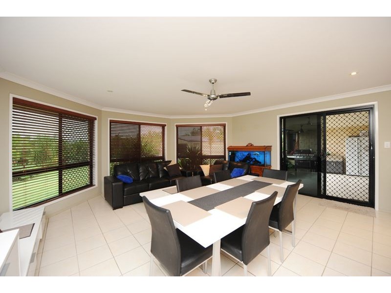14 Viewpoint Way, New Auckland QLD 4680