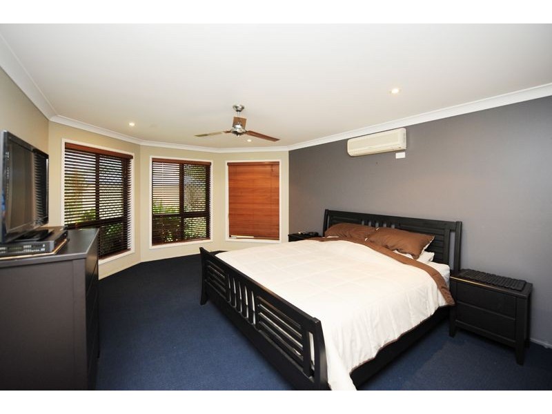 14 Viewpoint Way, New Auckland QLD 4680