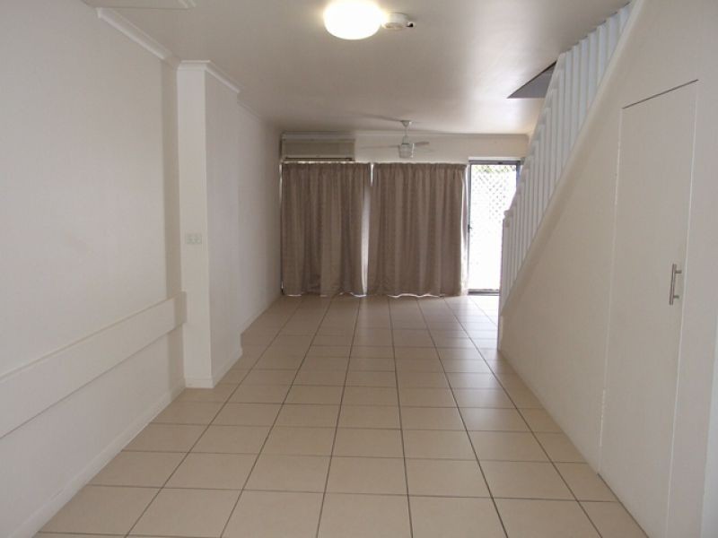 4/21 Charles Street, West Gladstone QLD 4680