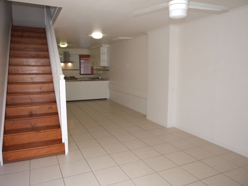 4/21 Charles Street, West Gladstone QLD 4680