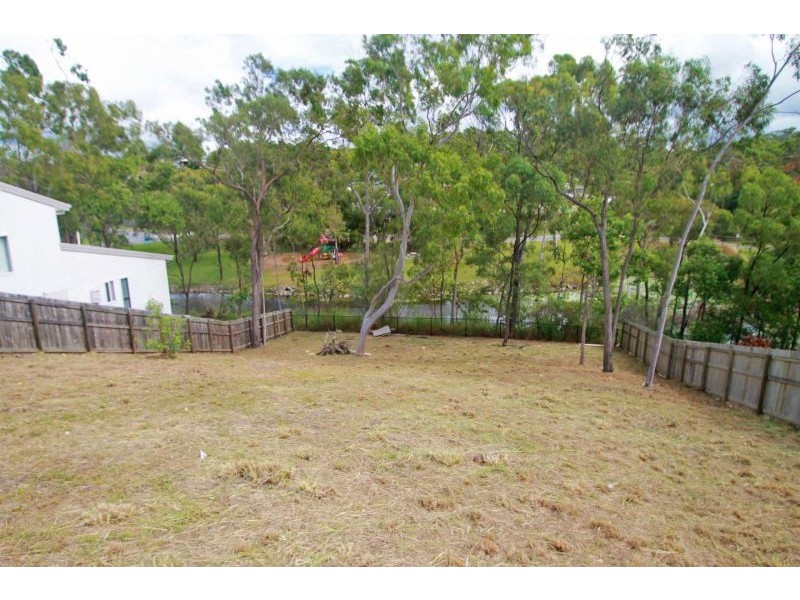 11 Ouston Place, South Gladstone QLD 4680