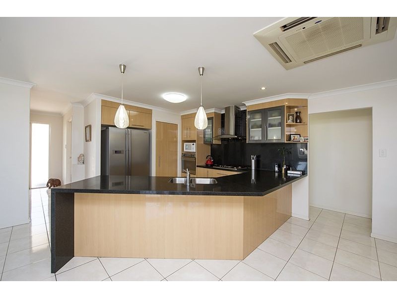 27 Koowin Drive, Kirkwood QLD 4680