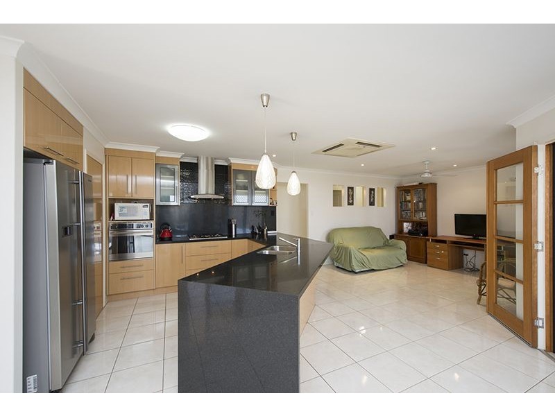 27 Koowin Drive, Kirkwood QLD 4680