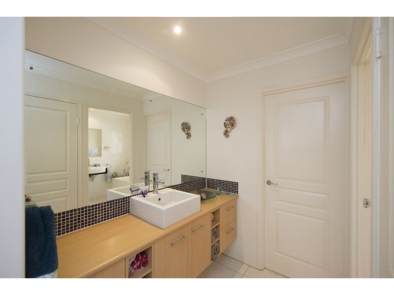 27 Koowin Drive, Kirkwood QLD 4680