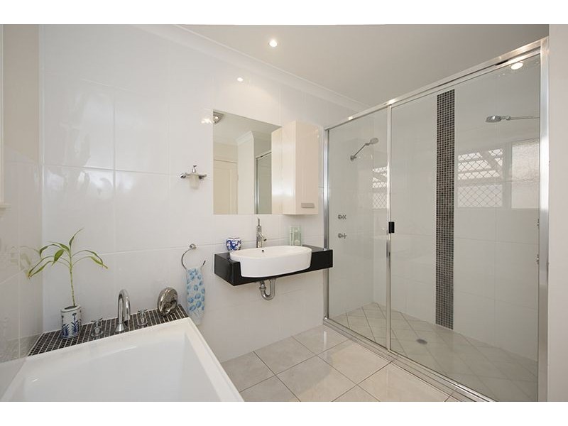 27 Koowin Drive, Kirkwood QLD 4680