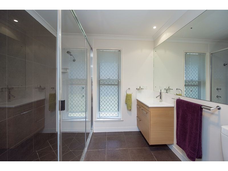 27 Koowin Drive, Kirkwood QLD 4680