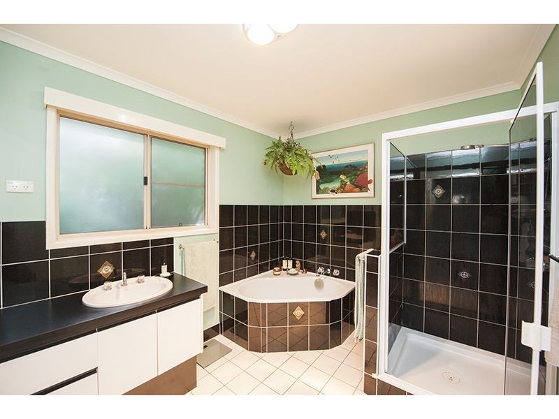 28 Helen Crescent, Wurdong Heights QLD 4680