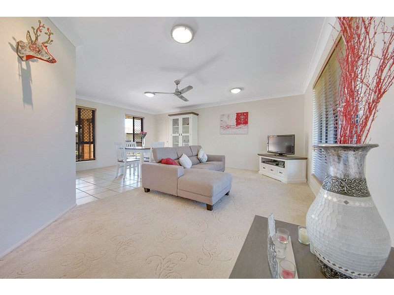 4 Leonie Court, New Auckland QLD 4680