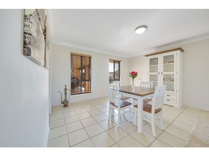 4 Leonie Court, New Auckland QLD 4680