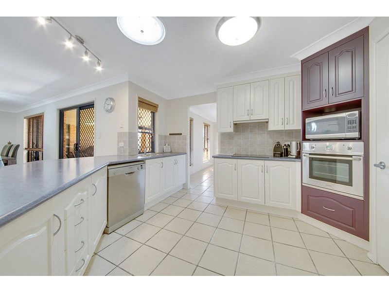 4 Leonie Court, New Auckland QLD 4680