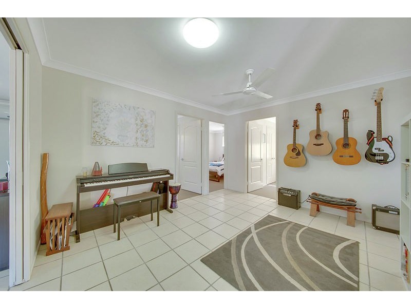 4 Leonie Court, New Auckland QLD 4680