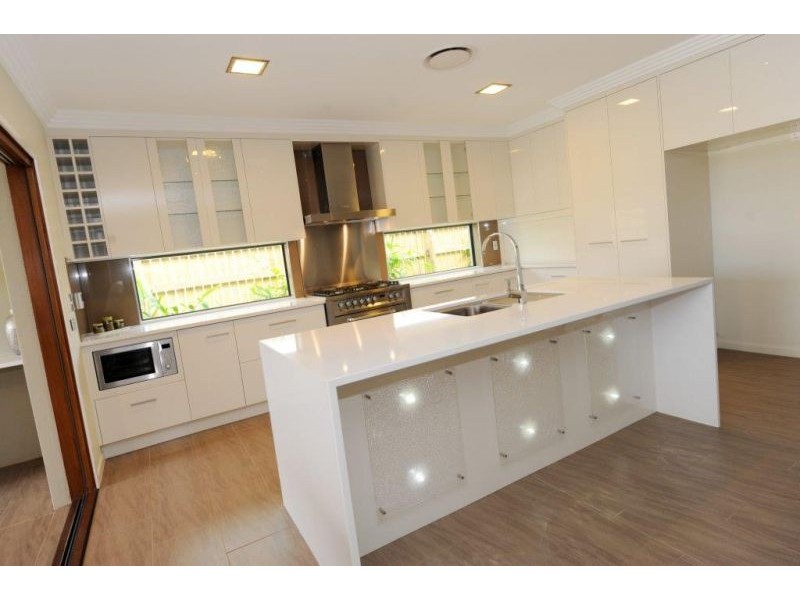 3 Grasstree Crescent, New Auckland QLD 4680