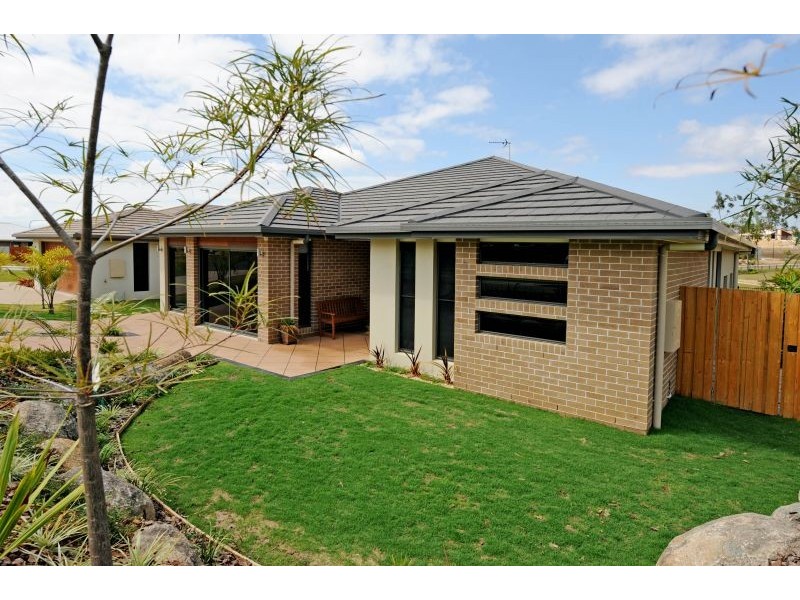 3 Grasstree Crescent, New Auckland QLD 4680