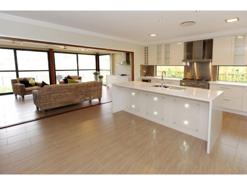 3 Grasstree Crescent, New Auckland QLD 4680