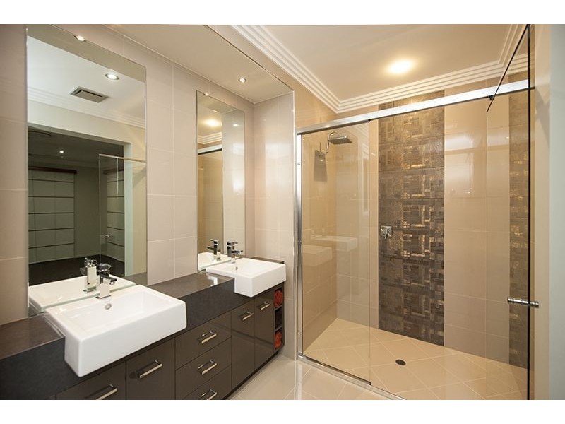 3 Grasstree Crescent, New Auckland QLD 4680