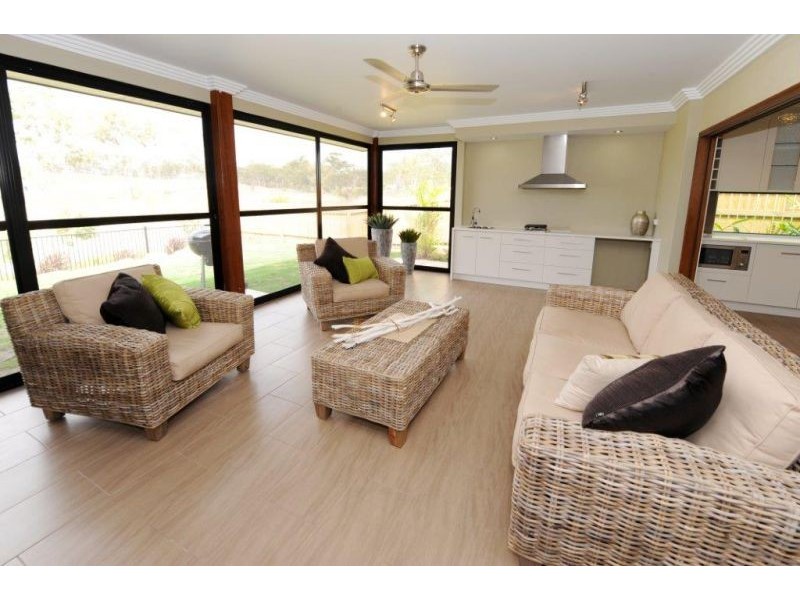 3 Grasstree Crescent, New Auckland QLD 4680